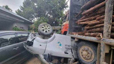 Kecelakaan Beruntun di Jalintim Pelalawan, Ambulans Rusak Parah Terlindas Truk Balak