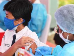 Di Kota Padang, Siswa Tak Vaksin Belajar di Rumah Bersama Orangtua