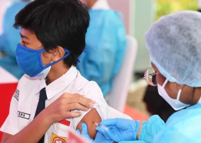 Di Kota Padang, Siswa Tak Vaksin Belajar di Rumah Bersama Orangtua