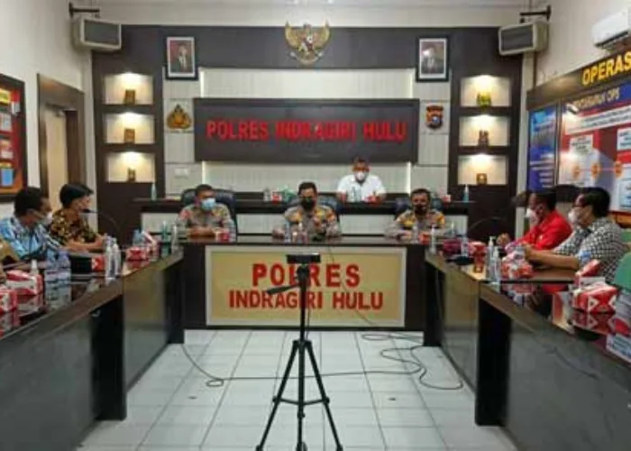 Kumpulkan Pendeta, Kapolres Inhu Ingatkan Umat Kristiani Pakai Masker Saat Ibadah Natal