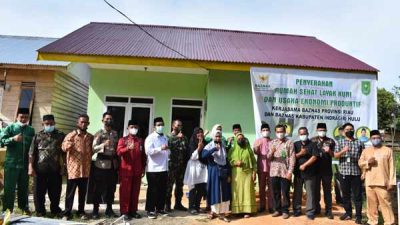 Baznas Serahkan RSLH dan Bantuan Usaha Ekonomi Produktif Untuk Masyarakat Inhu