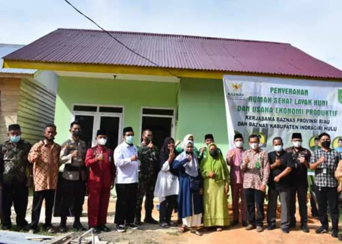 Baznas Serahkan RSLH dan Bantuan Usaha Ekonomi Produktif Untuk Masyarakat Inhu