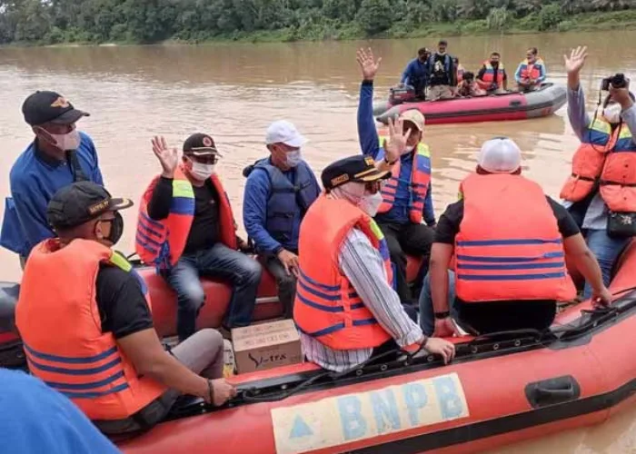 Dua Hari Susuri Sungai Indragiri, Bupati Rezita Petakan 16 Lokasi Rawan Abrasi, Ini Program Penyelamatannya!