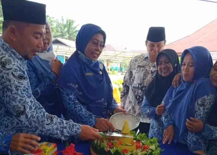 Fashion Show dan Paduan Suara Murid SDN 020 Seberida Inhu Meriahkan HUT Korpri dan HGN