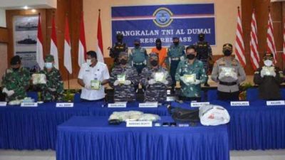 TNI AL Dumai Gagalkan Penyelundupan 14 Kg Sabu, Kurir Terima Uang Muka Rp5 Juta Antar ke Medan