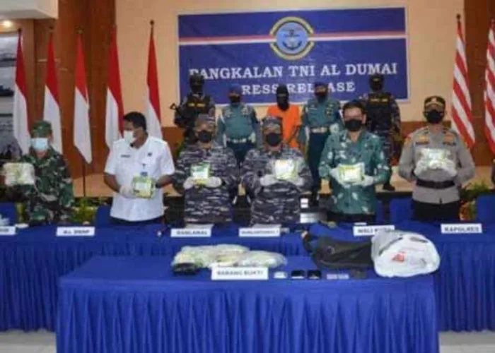 TNI AL Dumai Gagalkan Penyelundupan 14 Kg Sabu, Kurir Terima Uang Muka Rp5 Juta Antar ke Medan