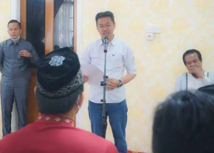 Pemkab Serahkan Penghargaan Untuk Tokoh Pendiri Rohil