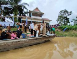 Bupati Rezita dan Gubernur Syamsuar Tebar 160.000 Bibit Ikan ke Sungai Indragiri