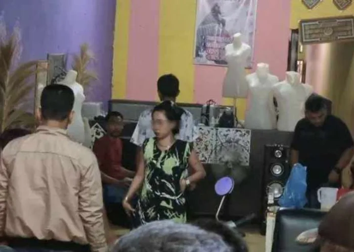 Ketika Emak-emak Turun Tangan Gerebek Salon Esek-esek, Para Pria Kocar-kacir