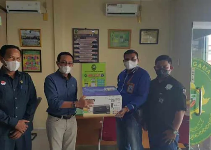 Dukung Kinerja LBHI Bantu Warga Kurang Mampu, Anggota DPRD Inhu Bantu Komputer dan Printer