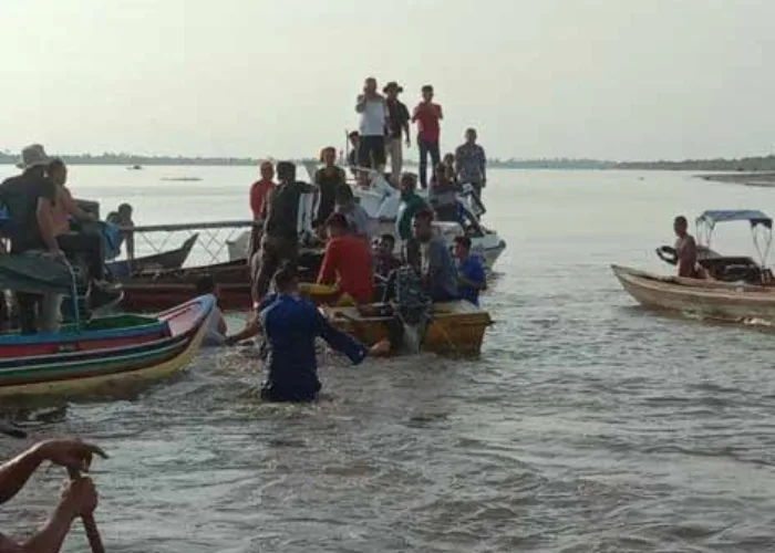 Pompong Tenggelam di Sungai Kampar Pelalawan, 6 Penumpang Meninggal, Anak 10 Tahun Selamat