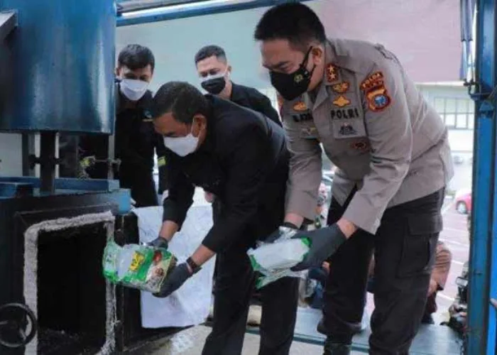 Kapolda Irjen Iqbal Musnahkan 82,94 Kg Sabu dari 23 Pengedar