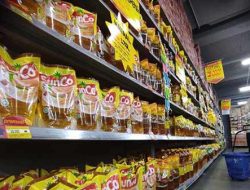 Minyak Goreng Telah Kembali di Pekanbaru, Harga Naik Drastis