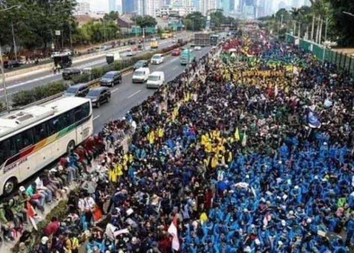Mahasiswa Alihkan Lokasi Demo Hari Ini dari Istana Negara ke Gedung DPR
