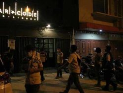 Tim Gabungan Tutup Paksa Tempat Hiburan Bar*Code di Pekanbaru