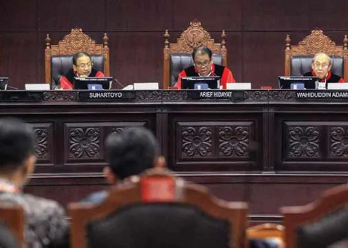Putusan MK: Warga Adat Tak Perlu Izin Berkebun di Hutan