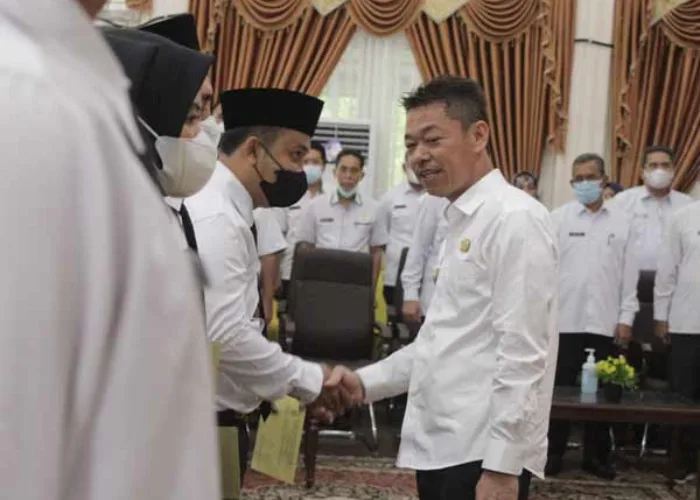 Bupati Afrizal Sintong Serahkan 226 SK PNS Rohil Formasi 2018