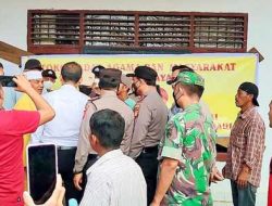 Kades di Rohul Diduga Selingkuhi Istri Warga, Kantor Desa Disegel