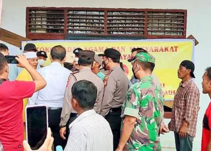 Kades di Rohul Diduga Selingkuhi Istri Warga, Kantor Desa Disegel