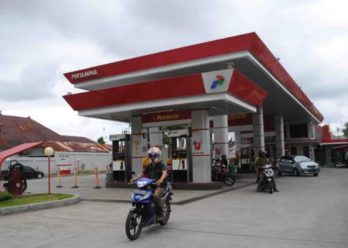Mobil Mewah Bersiaplah, Aturan ‘Haram’ Minum Pertalite Segera Berlaku