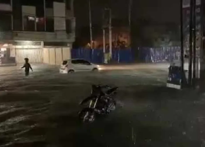 Hujan Deras Rendam Sejumlah Ruas Jalan dan Pemukiman Warga Pekanbaru
