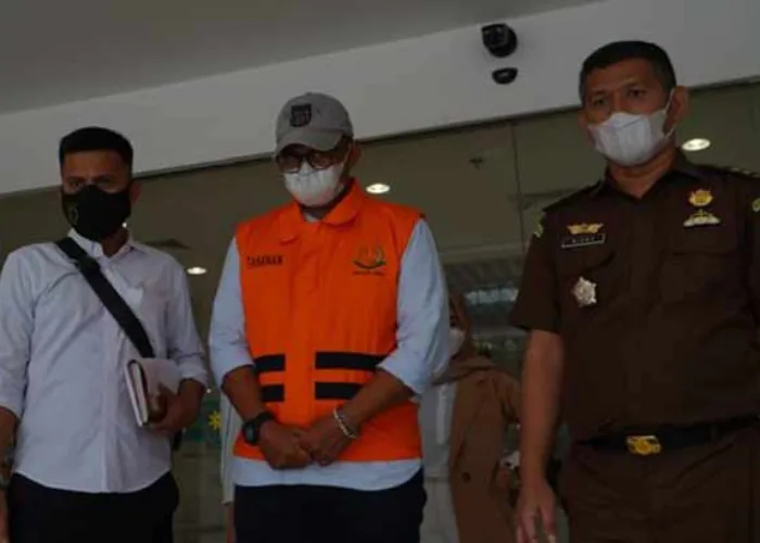 Mantan Ketua KONI Kampar Serahkan Diri ke Kejati Riau