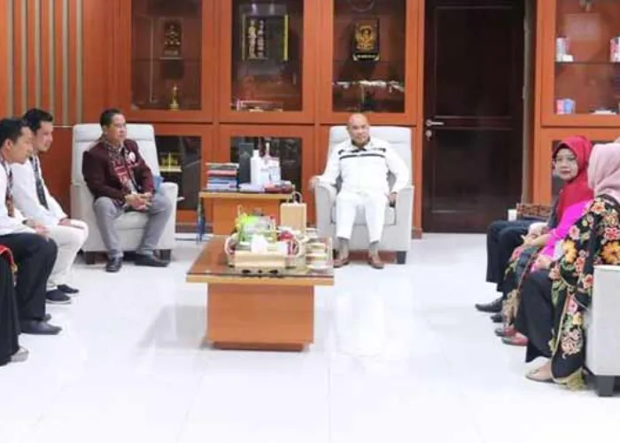 Gubernur NTT Dorong Keluarga Minang Bangun Rumah Makan Padang di Kupang