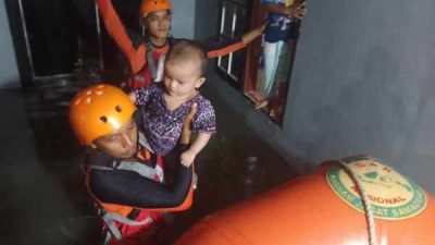 Basarnas Evakuasi Bayi 3 Bulan, Banjir Rendam Pemukiman di Maharatu Pekanbaru
