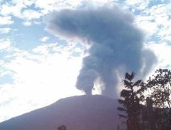 Gunung Marapi Kembali Erupsi, Semburan Abu Capai 400 Meter