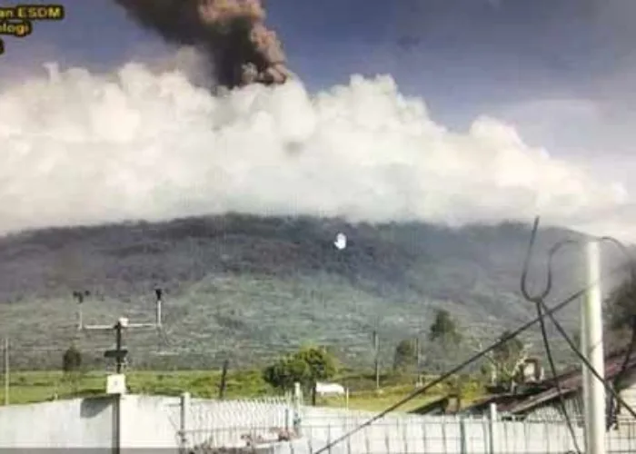 Gunung Kerinci Erupsi, Warga Diminta Waspada