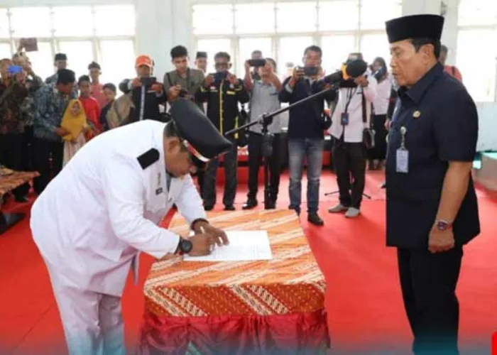 Lantik Kades Mahato Periode 2023-2029, Ini Harapan Bupati Sukiman