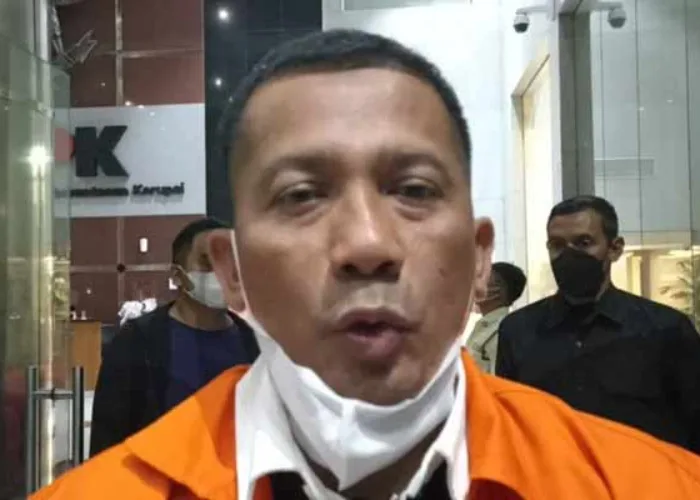 Jadi Tersangka Kasus Suap, Bupati Adil Minta Maaf ke Masyarakat Meranti