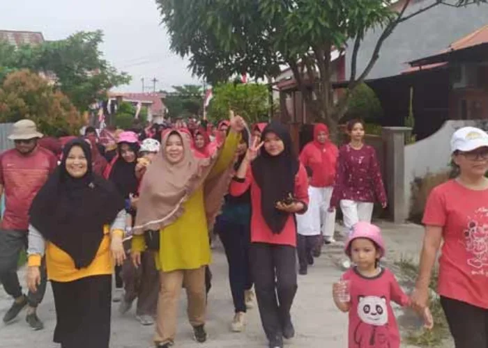 Warga Surya Graha Meriahkan HUT RI Lewat Jalan Santai