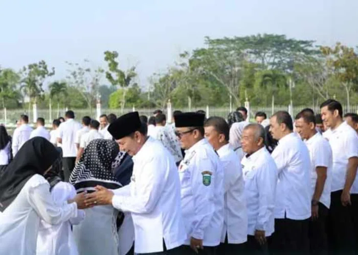 Pimpin Apel Hari Pertama Usai Cuti Lebaran, Wabup Indra: Mantapkan Kinerja