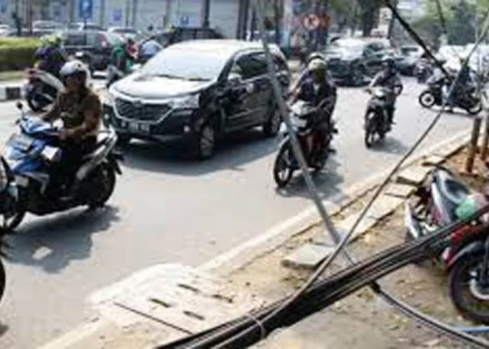 Leher Tersangkut Kabel di Jalan SM Amin Pekanbaru, Dua Pelajar Terluka, Polisi Lakukan Penyelidikan