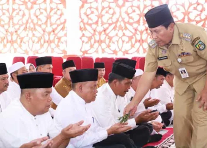 Bupati Sukiman Lepas Keberangkatan Anggota Korpri ke Tanah Suci