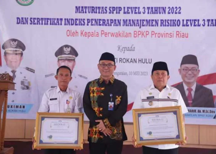 Bupati Sukiman Terima Dua Penghargaan BPKP Riau