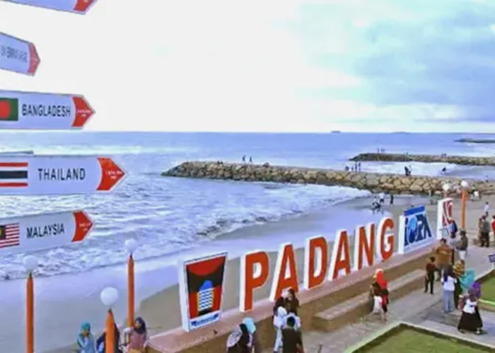 Kunjungan Wisatawan di Pantai Padang Turun, Dampak Bencana Alam dan Infrastruktur