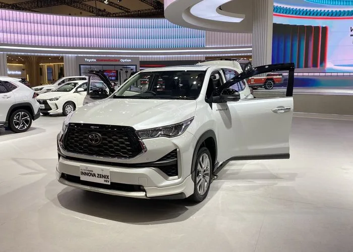 Innova Zenix Puncaki Daftar Mobil Terlaris Indonesia Juli 2023