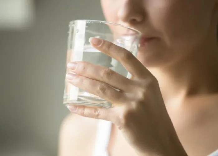Kenali 7 Manfaat Minum Air Putih Setelah Bangun Tidur