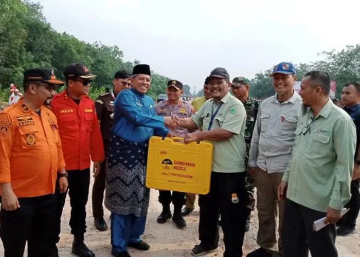 PT Arara Abadi-APP Sinar Mas Bantu Pemkab Siak 10 Alat Pemadam Karhutla