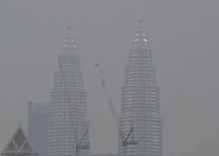 Mulai Kena Kabut Asap Sumatera, Malaysia Siaga!