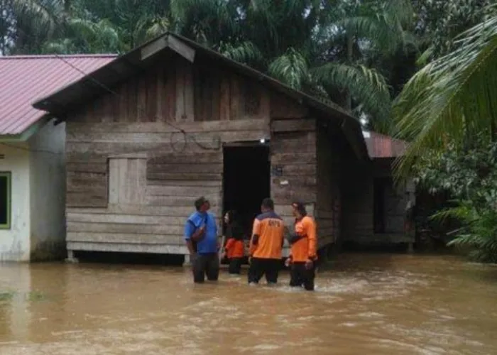 Ratusan Warga Desa Rambah Rohul Terdampak Banjir