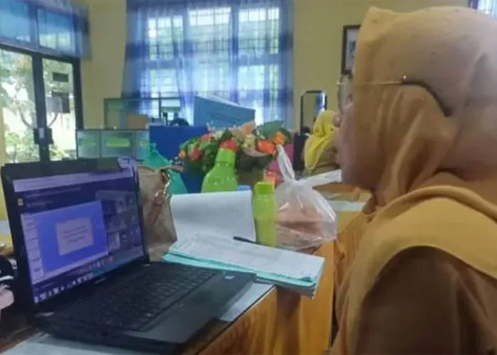 Kabut Asap Paksa Siswa di Riau Belajar Online