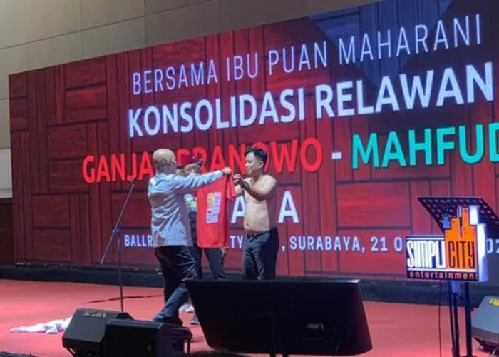 Relawan Jokowi Ngamuk, Lepas Baju Lalu Dukung Ganjar