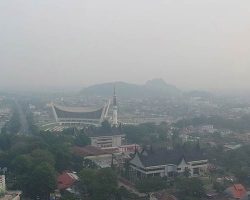 Kabut Asap di Padang Kian Parah, Warga Diwajibkan Pakai Masker