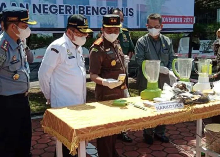 Kejari Bengkalis Musnahkan Sabu dan Ganja