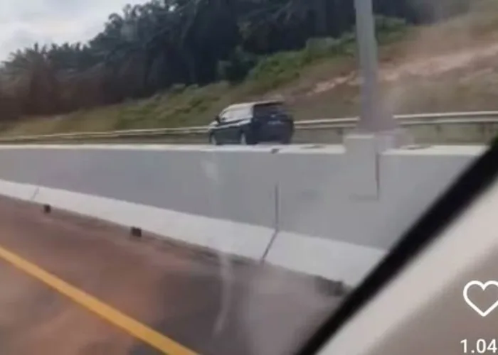 Video Minibus Nekat Lawan Arah di Tol Pekanbaru-Dumai Viral