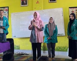Mahasiswa Komunikasi UHTP Ajak Murid SD 61 Pekanbaru Bijak Gunakan Gadget