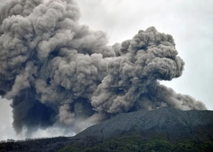 Gunung Marapi Erupsi, Warga Bukittinggi Dengar Dentuman Kuat